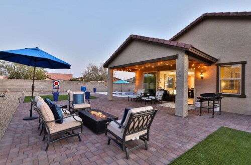 Desert Lynx 2, Beautiful Home, New Pool, Spacious Back Yard, 4 Bedroom 2 Bath!