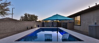 Desert Lynx 2, Beautiful Home, New Pool, Spacious Back Yard, 4 Bedroom 2 Bath!