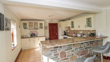 Dishwasher, cookware/dishes/utensils