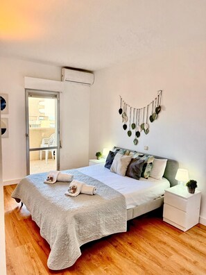 Free WiFi, bed sheets - Charming Apartment with Sea and Garden View (Benalmádena)