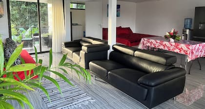 DEANE HOUSE Large, fully-equipped studio located in the city center.