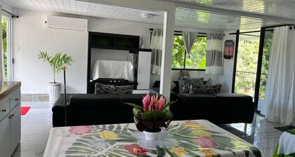 DEANE HOUSE
Grand studios équipé situé en plein centre ville.