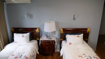 15 bedrooms, bed sheets