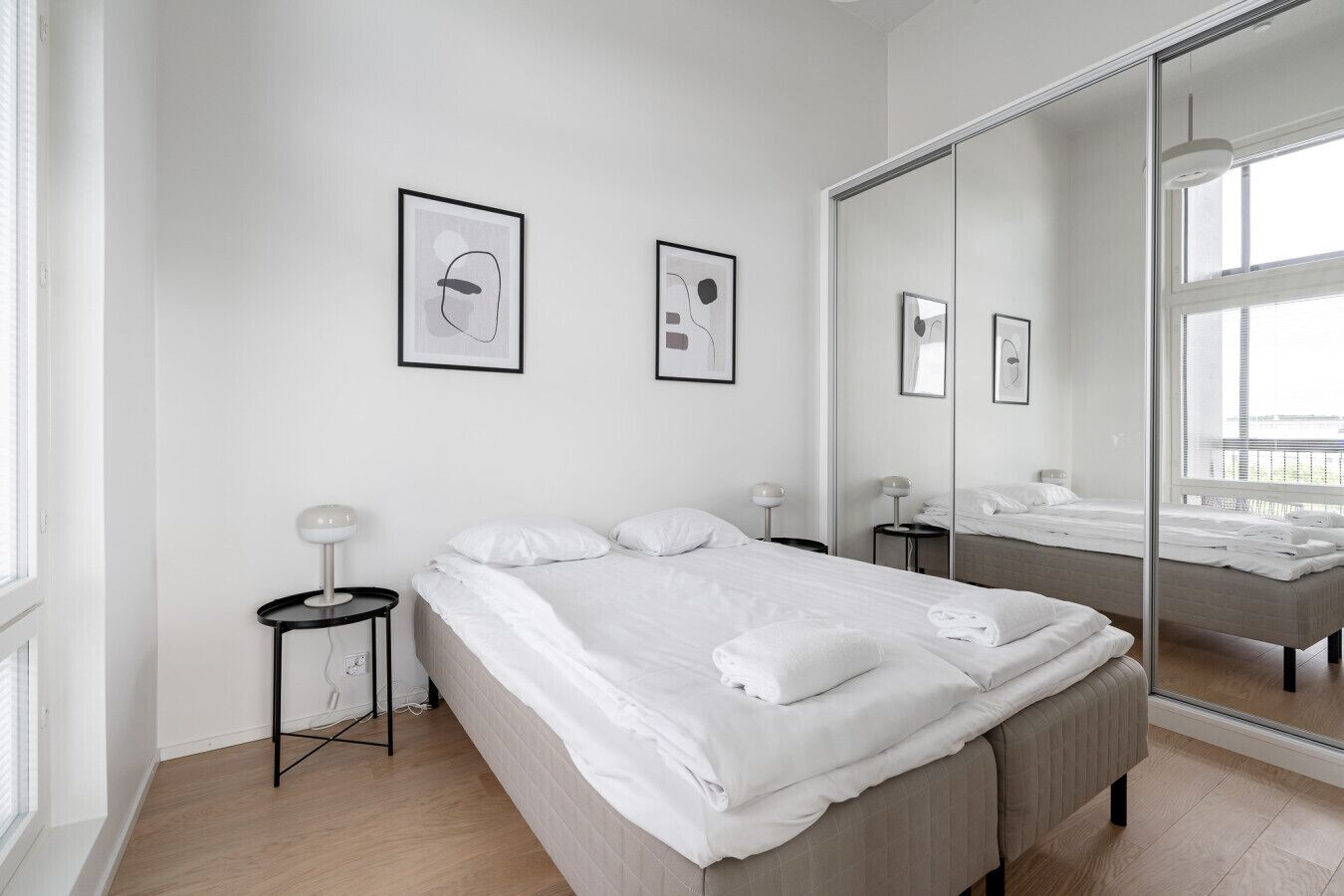 3 bedrooms, desk, iron/ironing board, travel crib