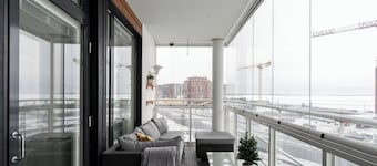 Homelike 1BR with Free Parking, Sauna & Calbony