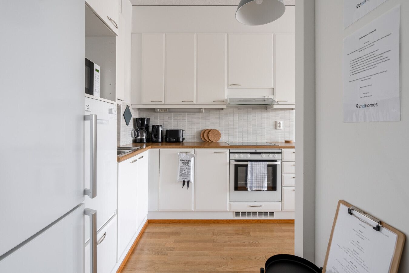 Køleskab, mikrobølgeovn, ovn, kogeplade