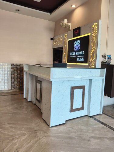 Park Square Hotel And Banquet 