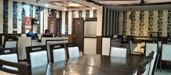 Park Square Hotel And Banquet 
