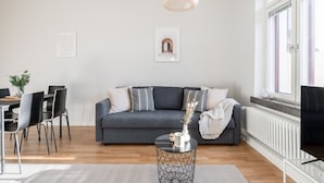 Smart TV - Renovated 1BR at Main Square | Sauna & Parking (Tampere)