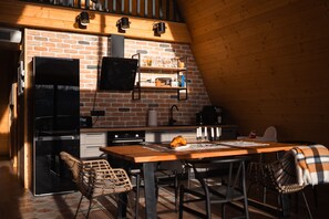 Fire Chalet | Living area | Flat-screen TV - Vino Chalets (Bran)