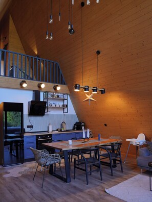 Chalet (Air Chalet) | Salle de séjour | Télévision à écran plat, cheminée