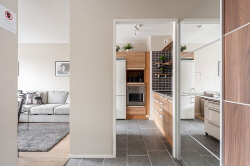 1BR Apt & Balcony next to Railway Station