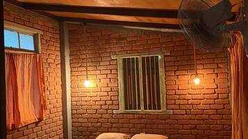 2 Schlafzimmer, Schreibtisch, Bügeleisen/Bügelbrett, WLAN