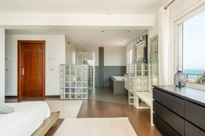3 chambres, bureau, fer et planche à repasser, accès au Wi-Fi (inclus)