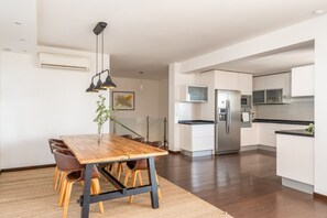 Dining - Spacious 3BR Villa with Pool and Sea Views (Fuengirola)