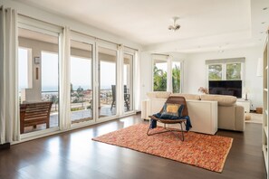 Smart TV y chimenea