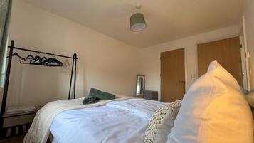 3 bedrooms, desk, free WiFi, bed sheets