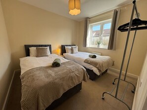 3 bedrooms, desk, free WiFi, bed sheets