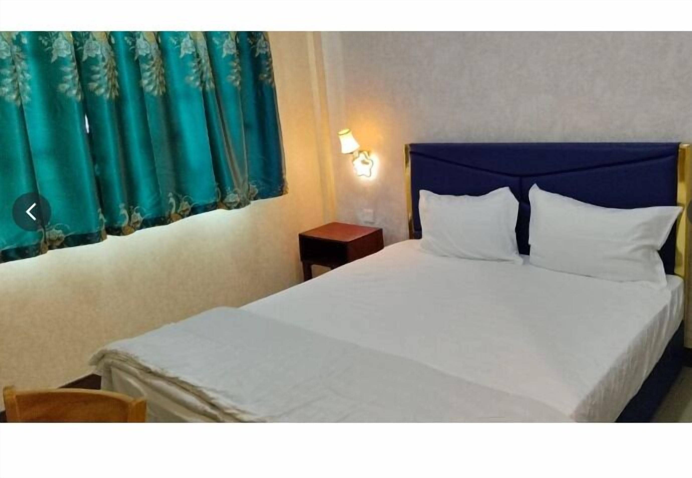 Bureau, espace de travail pour ordinateur portable