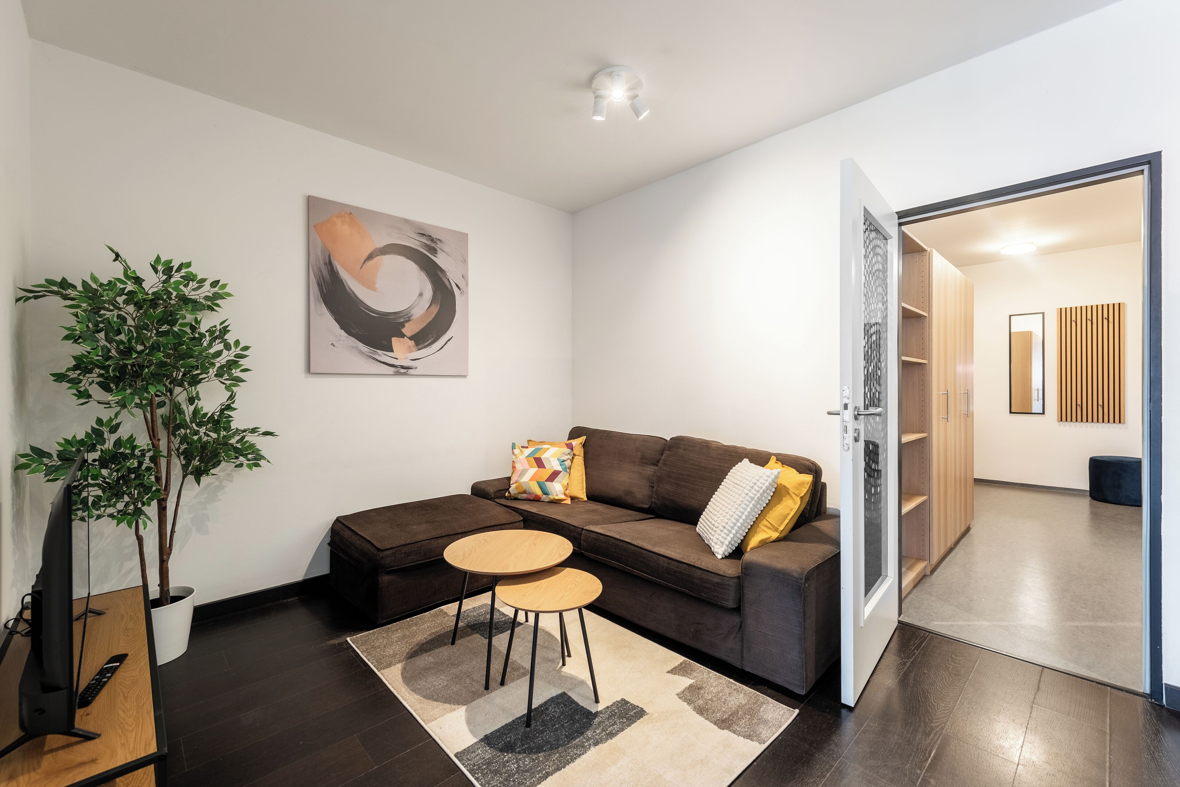 3 habitaciones, tabla de planchar con plancha, cunas y wifi gratis 