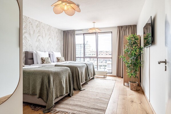 2 bedrooms, iron/ironing board, free WiFi