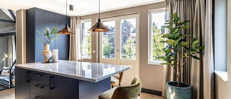 المنشأة من الداخل