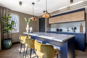 Fridge, microwave, stovetop, dishwasher - Delft Retreat w/ wifi (Delft)