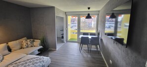 Appartement, 1 slaapkamer, roken, balkon | Woonkamer
