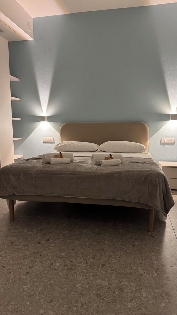 1 habitación, tabla de planchar con plancha, wifi y ropa de cama 