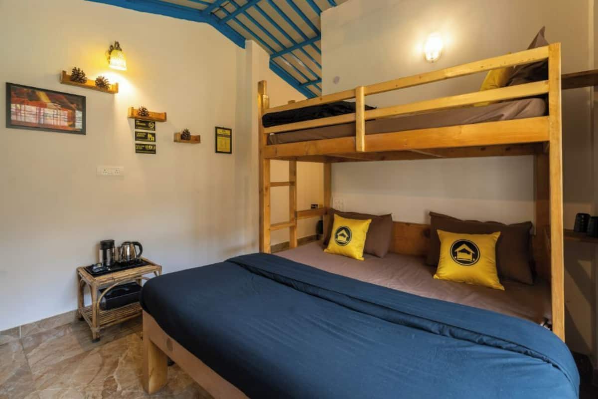 Soundproofing, free WiFi, bed sheets