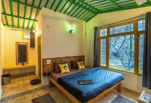 Standard Double Room with Mountain View | Sistema de insonorización, wifi gratis, ropa de cama
