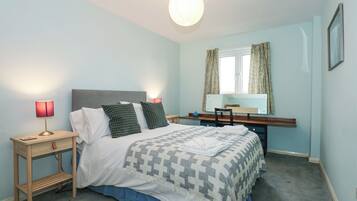 2 dormitoris, decoració individual i mobiliari individual