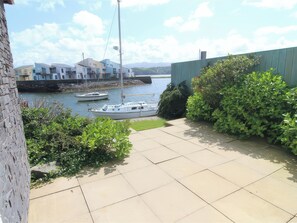 Property grounds - 1 Oakley Wharf (Porthmadog)