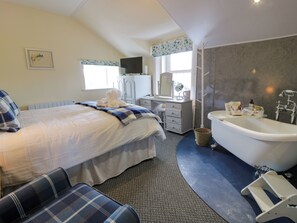 3 bedrooms, individually decorated, individually furnished, free WiFi - The Lamphouse (Stranraer)