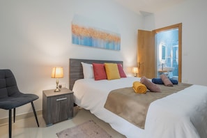 3 chambres, fer et planche à repasser, Wi-Fi gratuit
