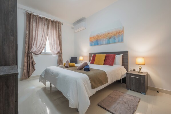 3 bedrooms, iron/ironing board, free WiFi