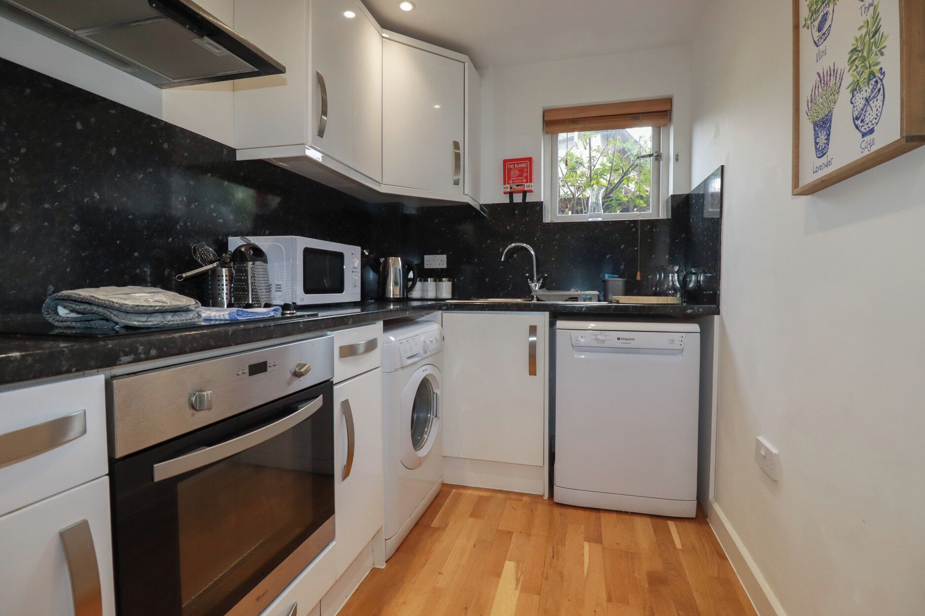 Dishwasher, cookware/dishes/utensils