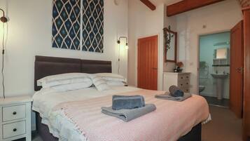 2 bedrooms, individually decorated, individually furnished, free WiFi