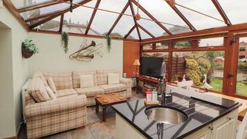 Cottage | Living area