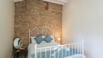 2 phòng ngủ, trang trí khác biệt