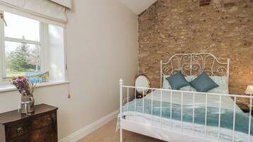 2 bedrooms, individually decorated, individually furnished, free WiFi