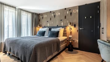 2 bedrooms, iron/ironing board, internet