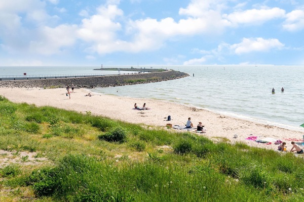 Una spiaggia nelle vicinanze