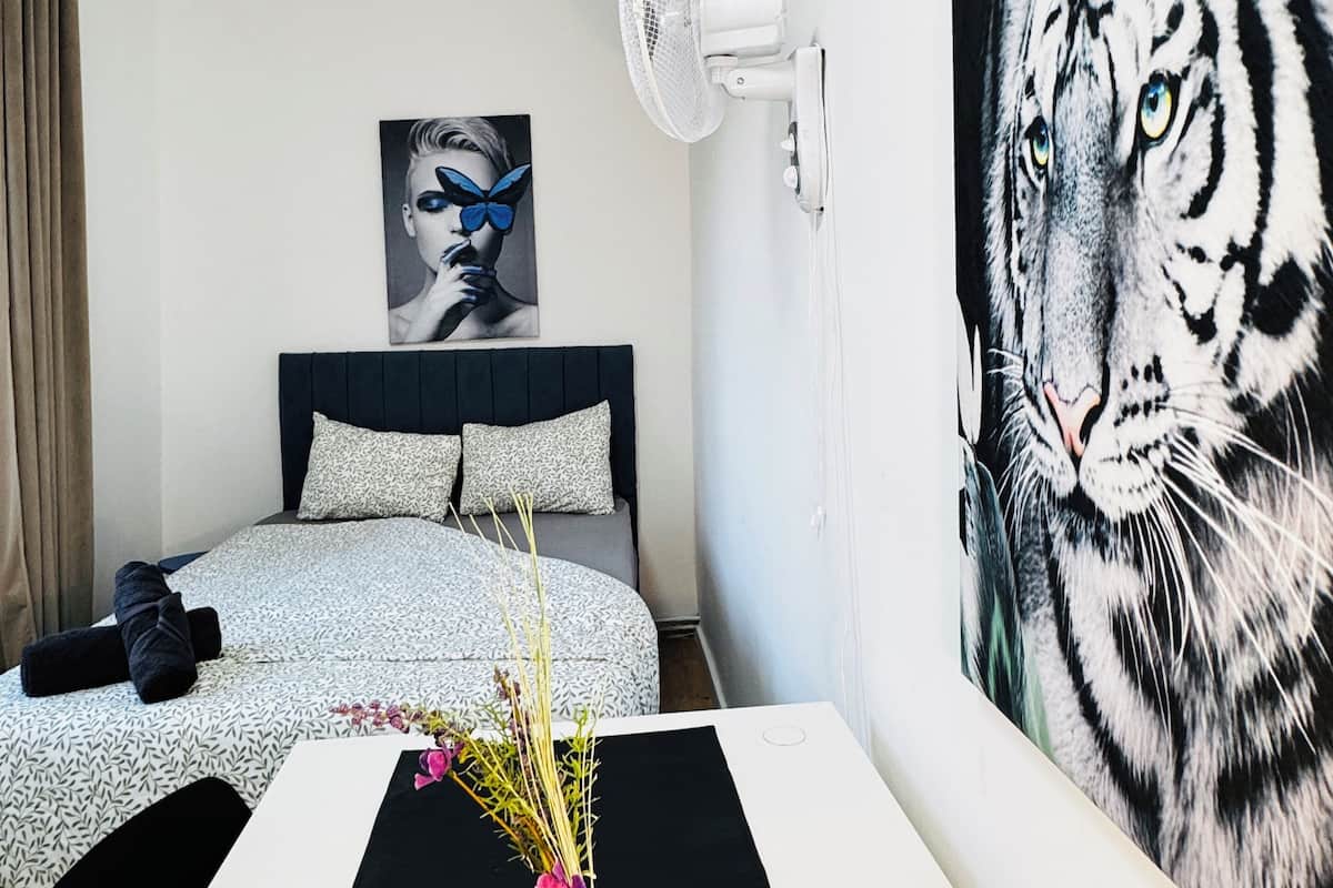Basic-Zimmer, Gartenblick | Bügeleisen/Bügelbrett, kostenloses WLAN, Bettwäsche