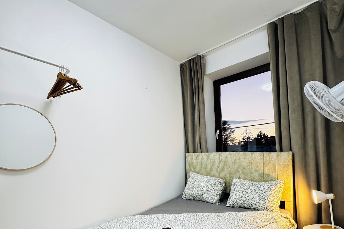 Basic-Zimmer, Gartenblick | Bügeleisen/Bügelbrett, kostenloses WLAN, Bettwäsche