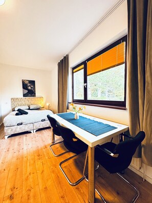 Basic-Zimmer, Gartenblick | Bügeleisen/Bügelbrett, kostenloses WLAN, Bettwäsche