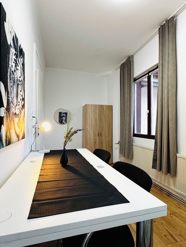 Iron/ironing board, free WiFi, bed sheets