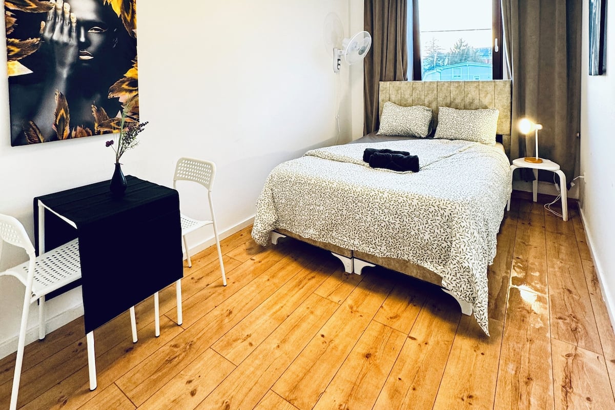 Basic-Zimmer, Gartenblick | Bügeleisen/Bügelbrett, kostenloses WLAN, Bettwäsche