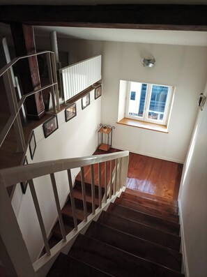 Interior - Charm and comfort in the heart of the city - Furnished T4 apartment (Oyonnax)