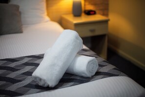 1 habitación, tabla de planchar con plancha, wifi y ropa de cama 